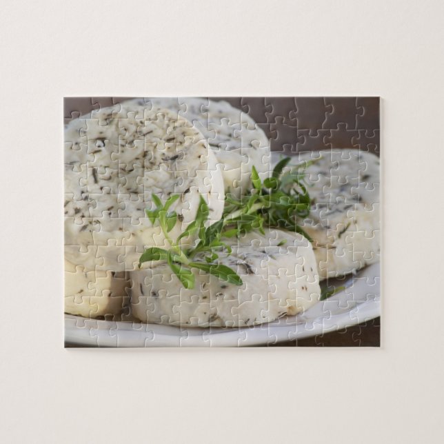 Käse aus französischer Ziege - Chevre - mit Kräute (Horizontal)