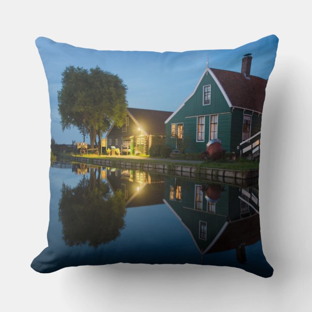 Käsefarm in Holland bei Dämmerung Kissen (Vorderseite)