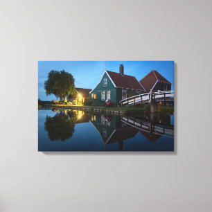 Käsefarm in Holland bei Dämmerung Leinwanddruck