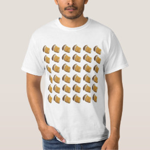 Käseflocken auf einem T-Shirt, Muster. T-Shirt