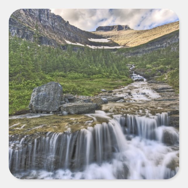 Kaskadenbach, Glacier National Park, Quadratischer Aufkleber (Vorderseite)