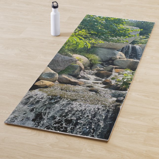 Kaskadierende Waldwasserfälle | Waldgrün Yogamatte (Beispiel)