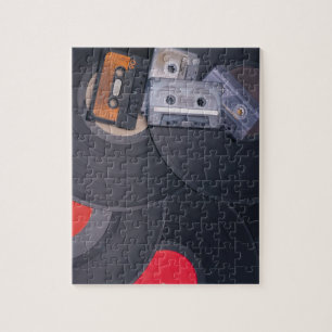 Kassetten und Schallplatten im Retro-Stil der 80er