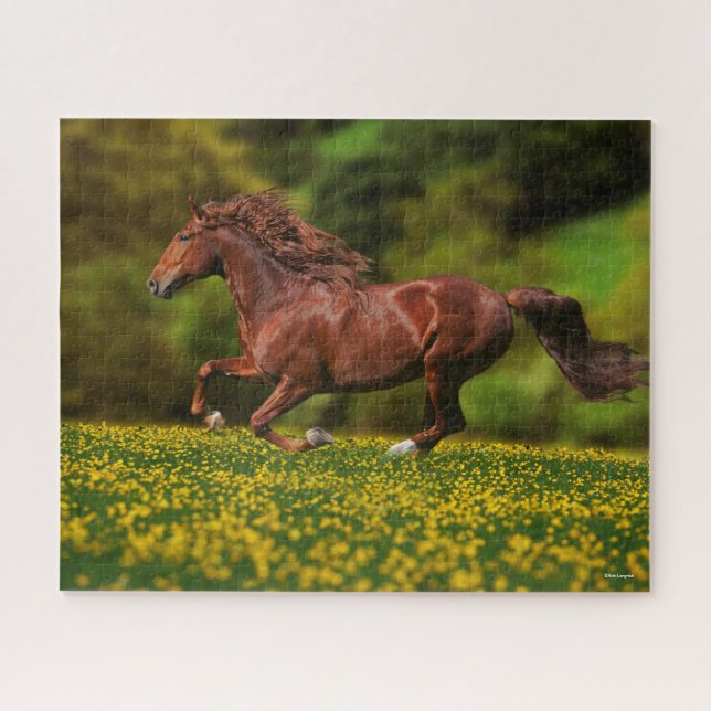 Kastanie Lusitano, die in Schmetterlingen läuft (Horizontal)