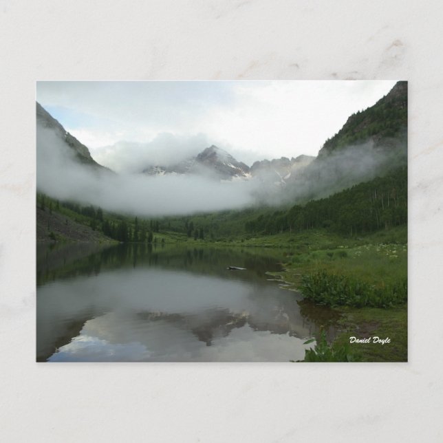 Kastanienbraune Bell-Reihe #2, Wolken-Reflexion Postkarte (Vorderseite)