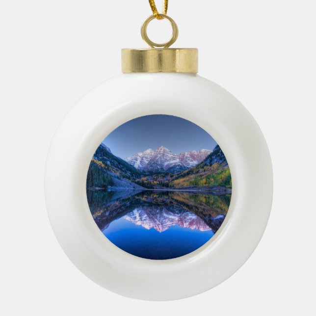 Kastanienbraune Bell Weihnachtsverzierung Keramik Kugel-Ornament (Vorderseite)