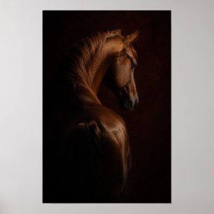 Kastanienbraunes Pferd im dramatischen Licht Reitp Poster
