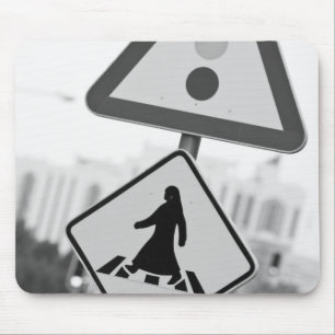 Katar, Ad Dawhah, Doha. Arabischer Fußgänger 2 Mousepad