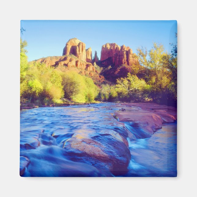 Kathedrale Rock reflektiert in Eak Creek, Arizona Magnet (Vorne)