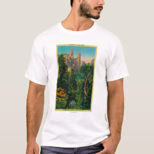 Kathedralen-Helme und Yosemite-Tal T-Shirt