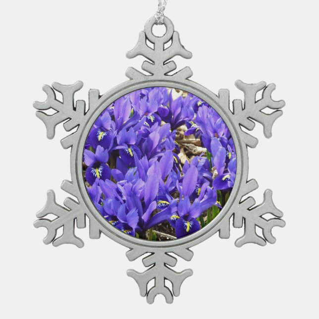 Katherine Hodgkin Irises Lila Frühlingsfloral Schneeflocken Zinn-Ornament (Vorderseite)