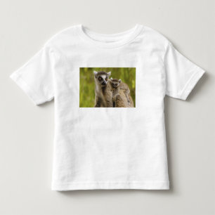 Kattalemuren (Lemur catta) Mutter & Baby. Kleinkind T-shirt