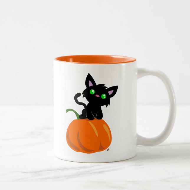 Katz auf einer Kürbiskaffee-Tasse Zweifarbige Tasse (Rechts)