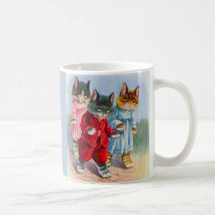 Kätzchen in den 30er Jahren im Regen angezogen Kaffeetasse