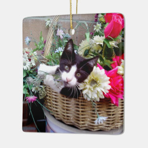 Kätzchen in einem Korb Keramikornament