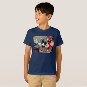 Kätzchen in einem Korb T-Shirt