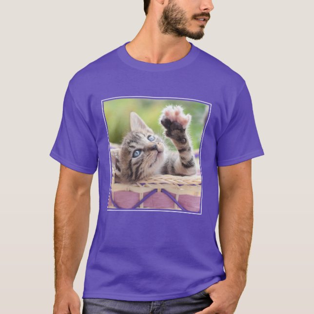 Kätzchen in einem Korb T-Shirt (Vorderseite)
