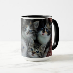 Kätzchen in einem Korb Tasse