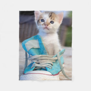 Kätzchen in einem Schuh Fleecedecke