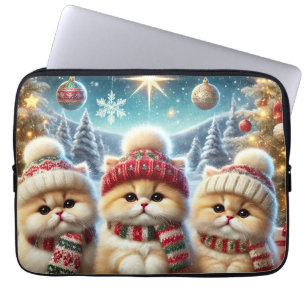 Kätzchen in festlicher Weihnachtsdekoration und Sc Laptopschutzhülle