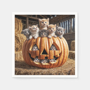 Kätzchen in Halloween-Kürbis Serviette