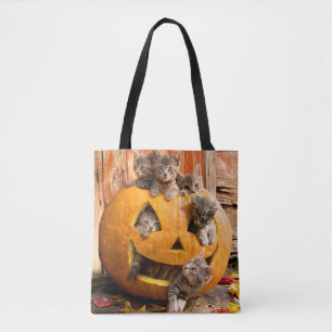 Kätzchen in Jack-o-Lantern Tasche
