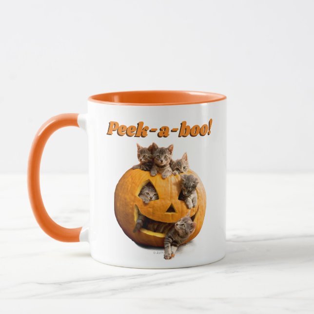 Kätzchen in Jack-o-Lantern Tasse (Links)