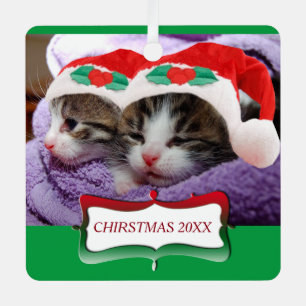 Kätzchen in Weihnachtsmannmützen Weihnachten 20XX Ornament Aus Metall