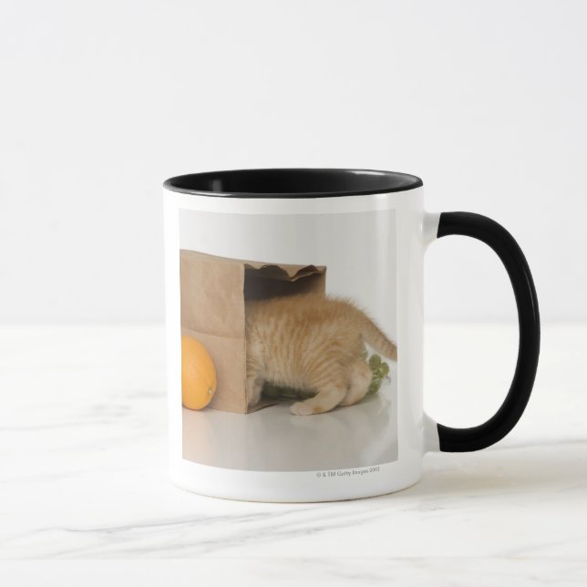Kätzchen innerhalb der Einkaufstüte Tasse (Rechts)