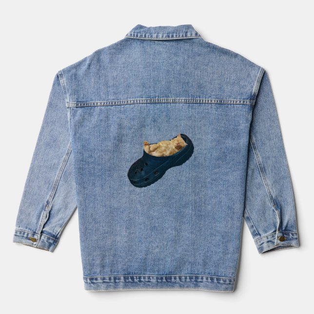 Kätzchen schlafen in einem Croc Shoe, Lady Denim J Jeansjacke (Rückseite)