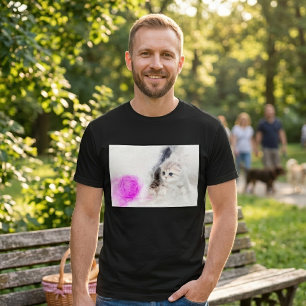 Kätzchen spielt mit einem rosa Garnball Aquarell T-Shirt