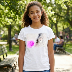 Kätzchen spielt mit einem rosa Garnball Aquarell T-Shirt