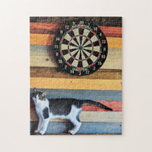 Katze an einem Dart-Brett-Puzzle
