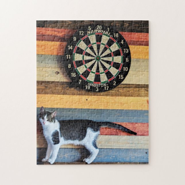 Katze an einem Dart-Brett-Puzzle (Vertikal)
