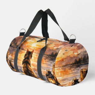Katze auf Dock bei Sonnenuntergang Duffle Bag