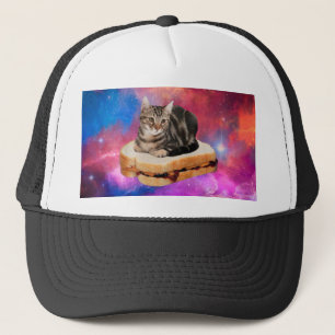 Katze auf einem Brot im Weltraum Truckerkappe