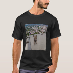 Katze auf einem Dach Süße Katze Katze Hochhaus T-Shirt