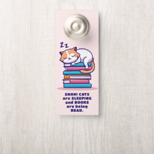 Katze auf einem Stapel Bücher Niedlich Personalisi Türanhänger