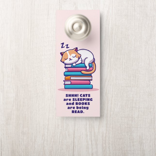 Katze auf einem Stapel Bücher Niedlich Personalisi Türanhänger (Auf Knauf)