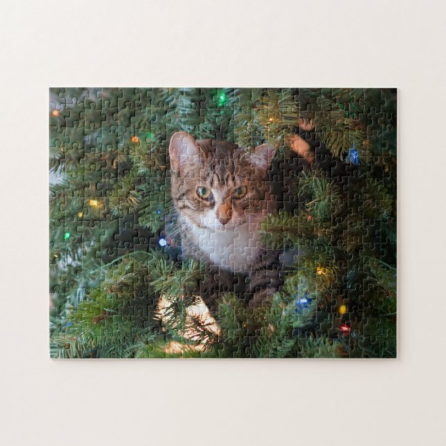 Katze auf Weihnachtsbaum (Horizontal)