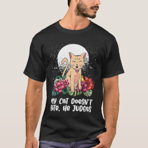 Katze beißt nicht, sie beurteilt Katze Katzenhum T-Shirt