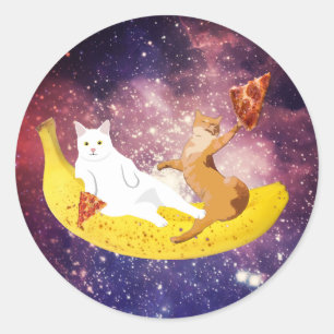 Katze, die Bananen in der Galaxie reiten Runder Aufkleber