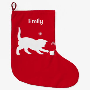 Katze, die mit einer Weihnachtsverzierung spielt Großer Weihnachtsstrumpf