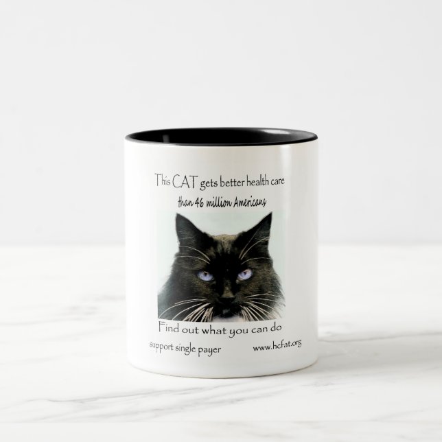 Katze erhält besseres Gesundheitswesen Zweifarbige Tasse (Mittel)