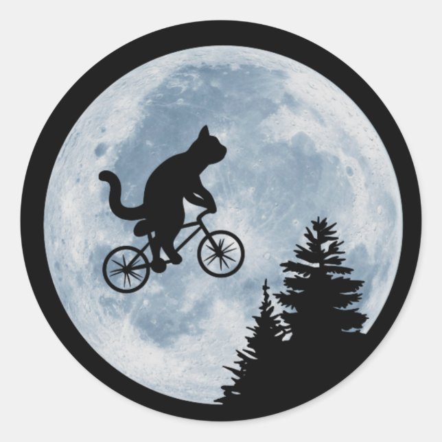 Katze fährt Fahrrad auf dem Mondhintergrund. Runder Aufkleber (Vorderseite)