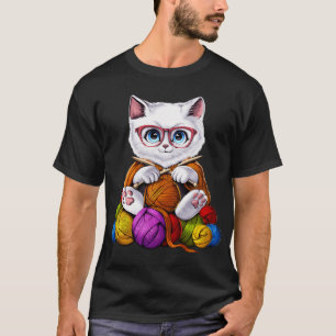 Katze häkelt T-Shirt