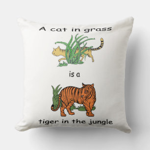 Katze im Gras ist ein Tiger im Dschungel Kissen