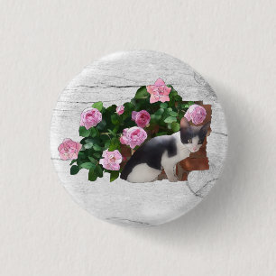 Katze im Rosenbusch Button