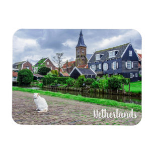 Katze im traditionellen Fischerdorf Magnet