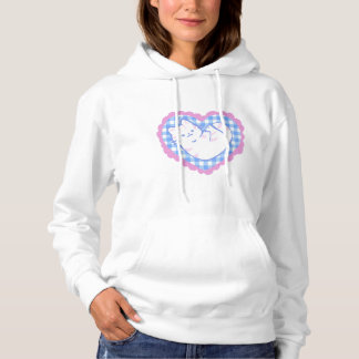 Katze in einem blauen Gingham-Herz Hoodie